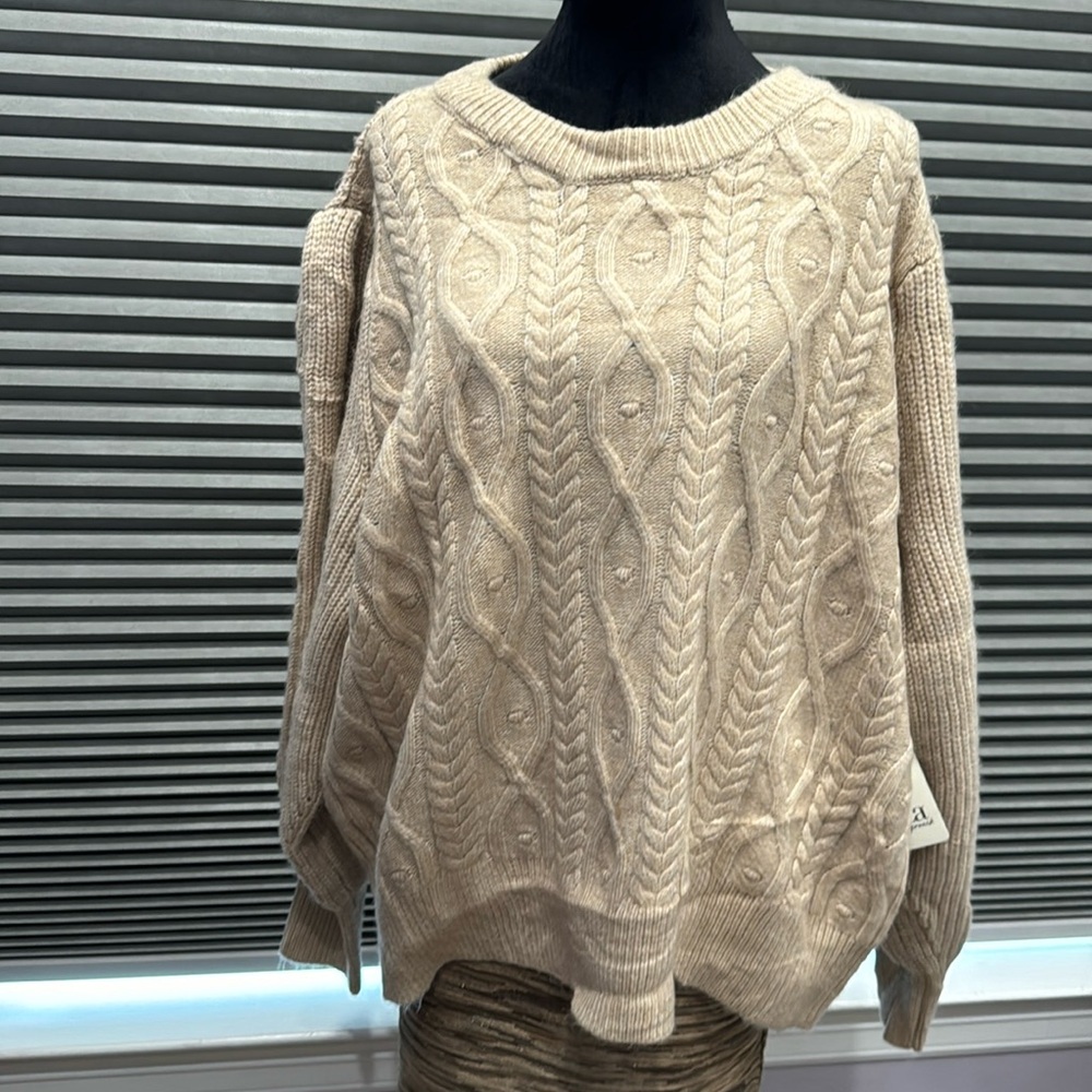 Pullover sweater